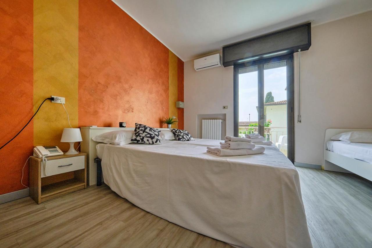 Hotel Vittoria ซีร์มิโอเน ภายนอก รูปภาพ