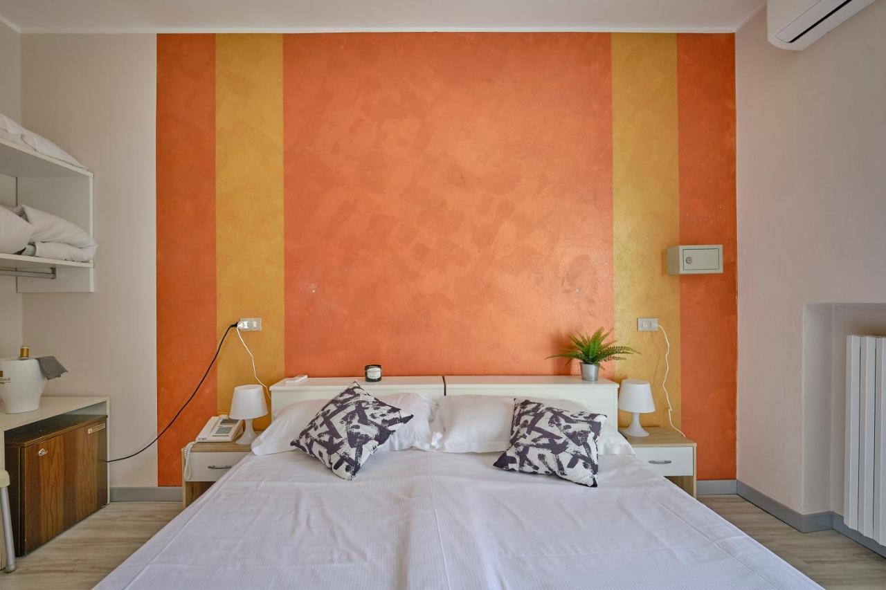 Hotel Vittoria ซีร์มิโอเน ภายนอก รูปภาพ